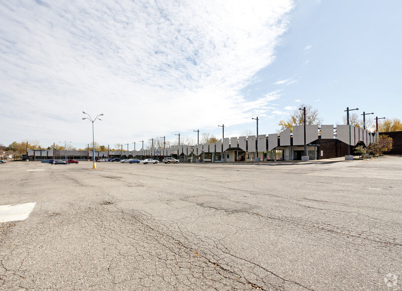 13-61 S Glenwood Ave, Pontiac, MI for sale - Primary Photo - Image 1 of 1