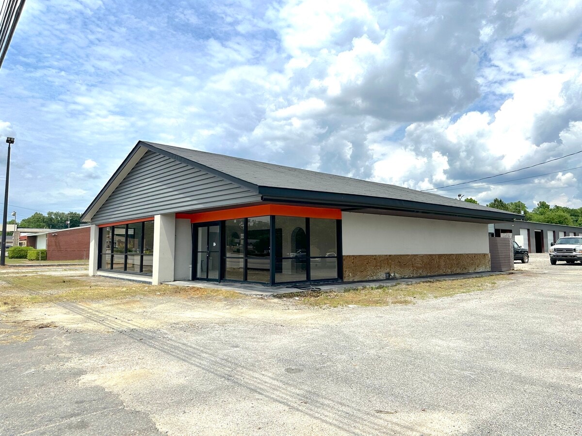 411 S Main St, Swainsboro, GA 30401 Car Dealership & Service Garage