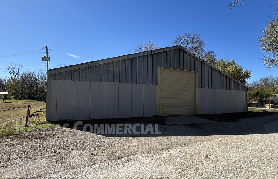 1801 SE Madison Ave, Topeka, KS for lease - Building Photo - Image 3 of 5