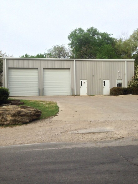 6901 Maple Ave, Dallas, TX for lease - Building Photo - Image 2 of 9