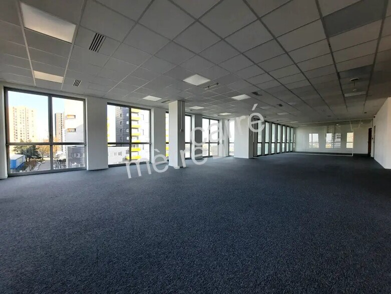 Office in Nantes for lease - Interior Photo - Image 2 of 8