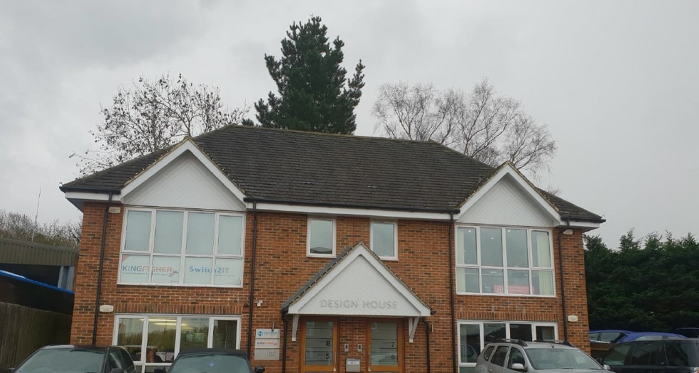 Guildford Rd, Leatherhead for sale - Building Photo - Image 2 of 2