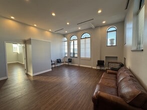 2551 N Clark St, Chicago, IL for lease Interior Photo- Image 2 of 3