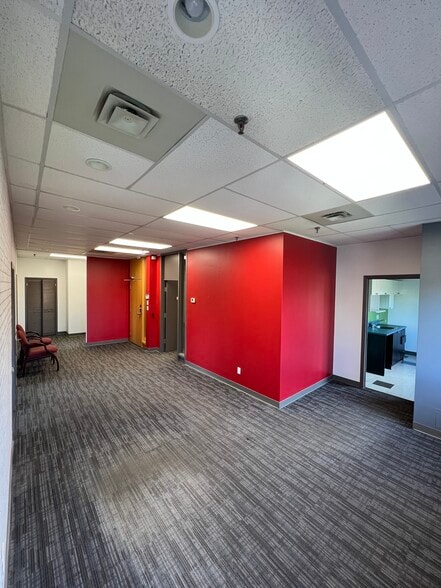 643-675 Boul Curé-Labelle, Laval, QC for lease - Building Photo - Image 1 of 23