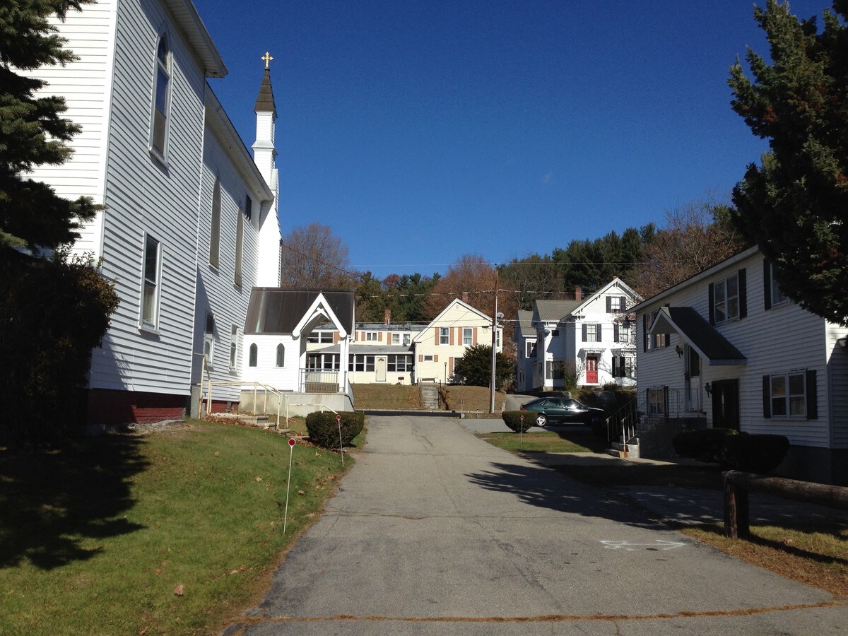 47 Maple St, Wilton, NH 03086