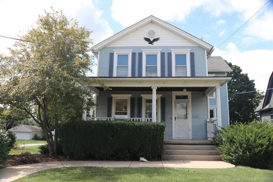 108 N Walkup Ave, Crystal Lake, IL for sale - Building Photo - Image 2 of 15