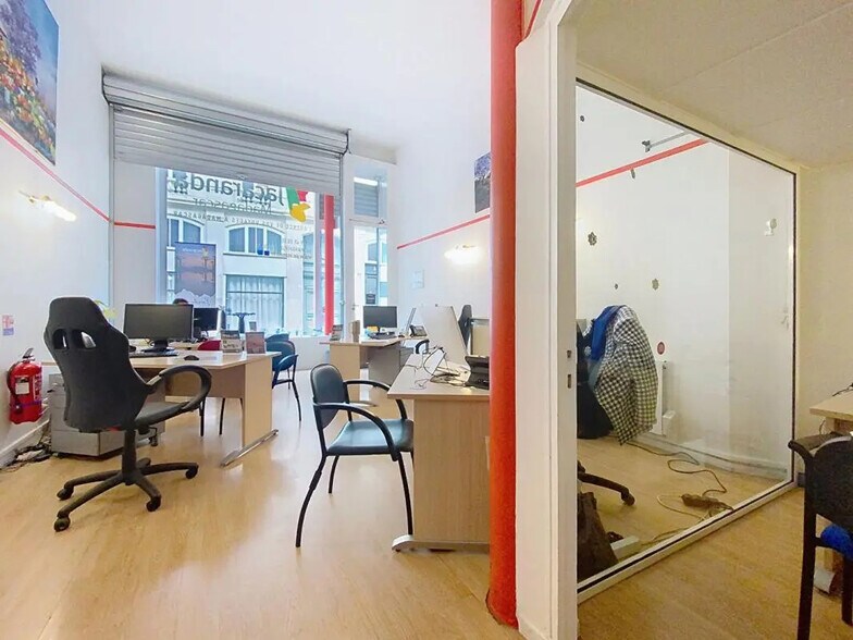 Retail in Paris for sale - Interior Photo - Image 1 of 4