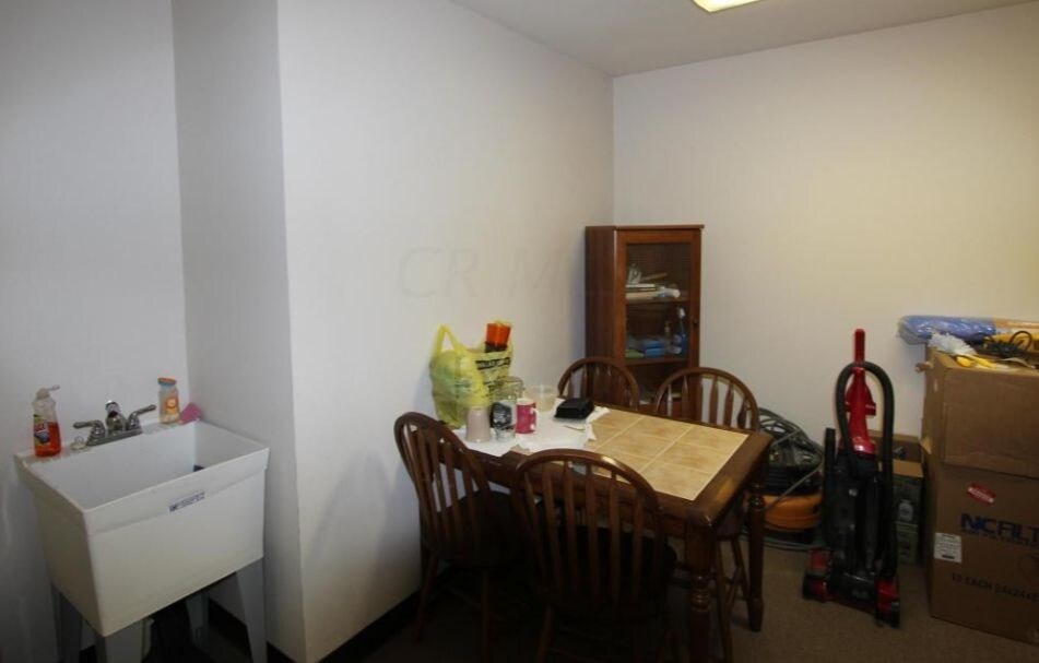 131 Oak Meadow Dr, Pataskala, OH 43062