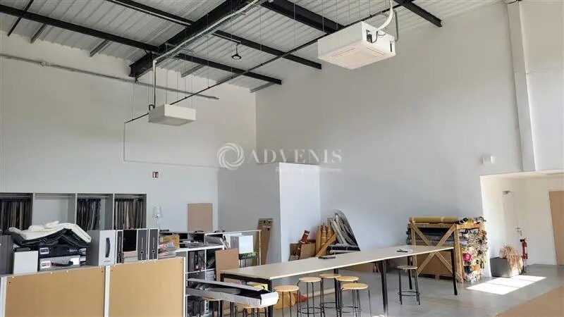 Flex in Thouaré-sur-Loire for lease - Interior Photo - Image 2 of 10