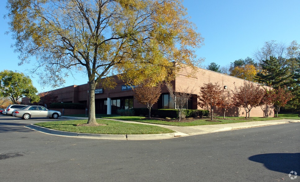 201 Perry Pky, Gaithersburg, MD for lease - Building Photo - Image 1 of 5