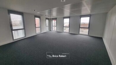 Office in Lyon for lease Building Photo- Image 1 of 1