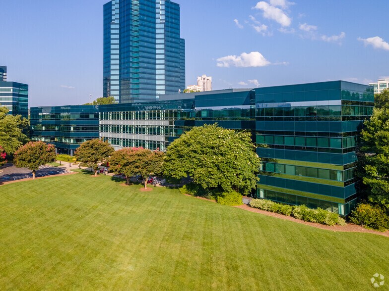 4 Concourse Pky NE, Atlanta, GA for lease - Building Photo - Image 1 of 19