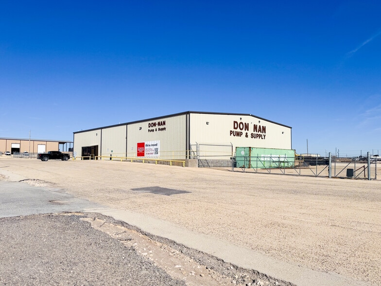 410 Colorado Ave, Big Lake, TX for sale - Primary Photo - Image 1 of 22