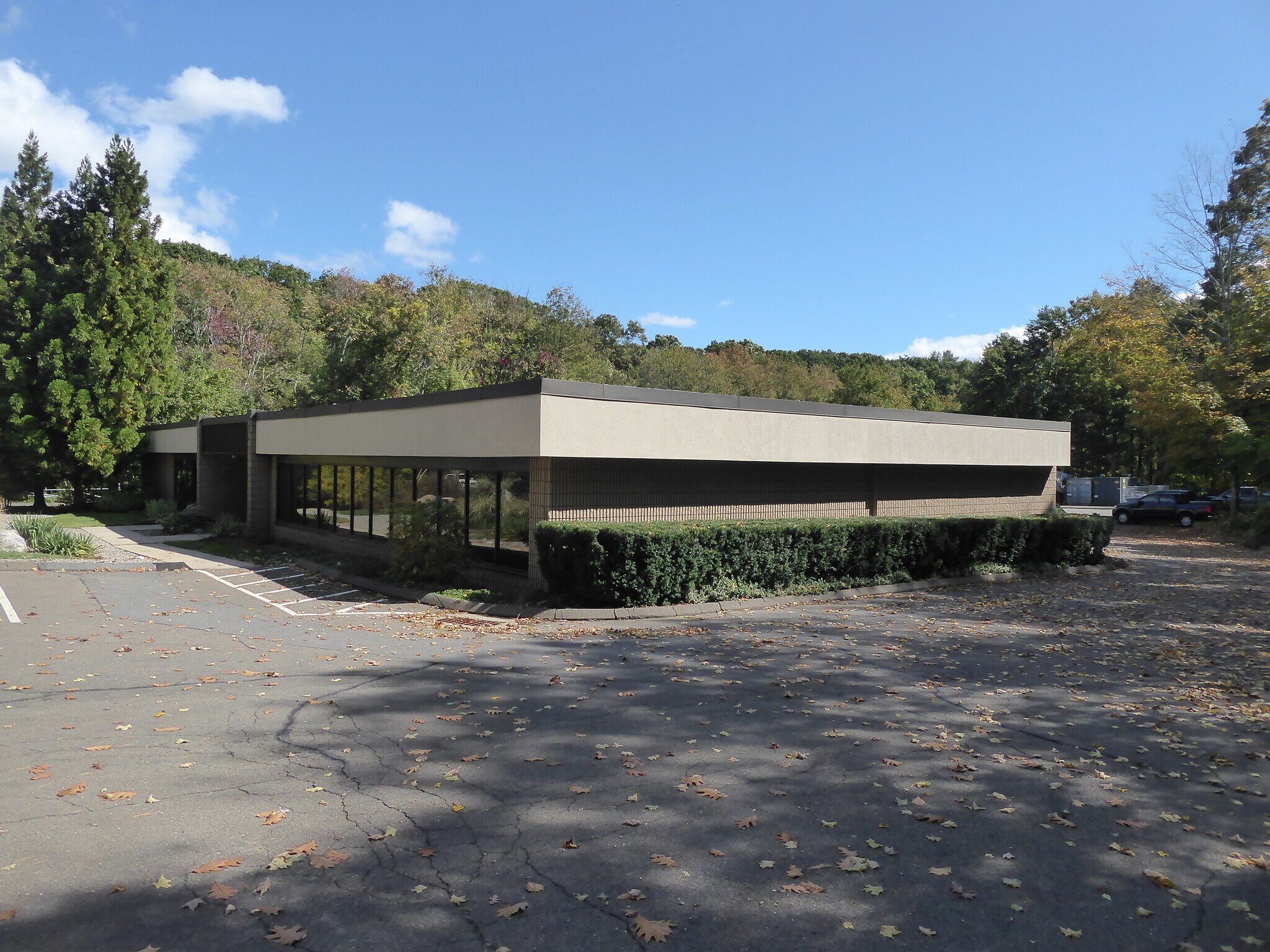 62 Spring Hill Rd, Trumbull, CT for sale Primary Photo- Image 1 of 1