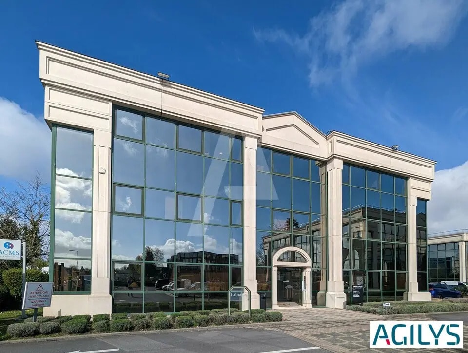 Office in Villebon-sur-Yvette for lease Building Photo- Image 1 of 11