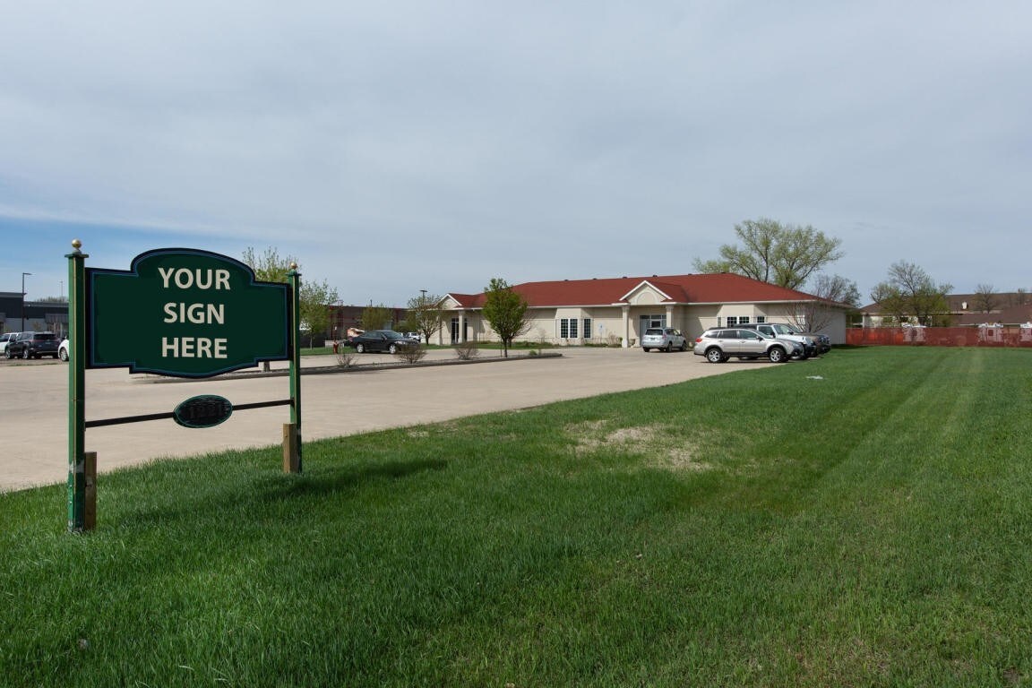 1221 28th St S, Fargo, ND for sale Primary Photo- Image 1 of 1