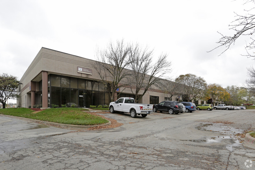 8001-8029 Flint St, Lenexa, KS for lease - Building Photo - Image 2 of 9