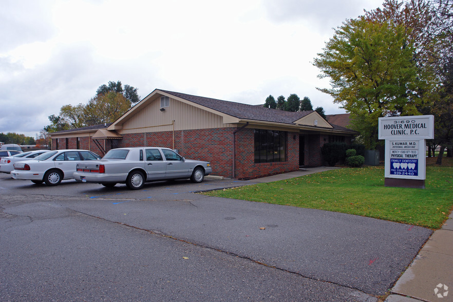 31690 Hoover Rd, Warren, MI for lease - Primary Photo - Image 1 of 11