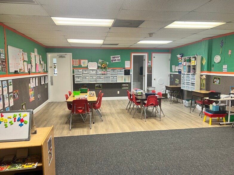 662 S Edmonds Ln, Lewisville, TX for sale - Building Photo - Image 3 of 18