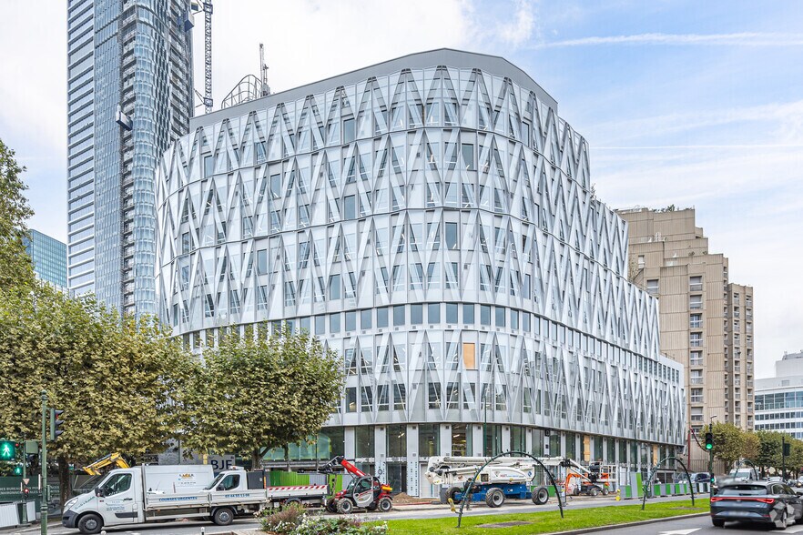 Rue Paul Lafargue, Puteaux for lease - Primary Photo - Image 1 of 3