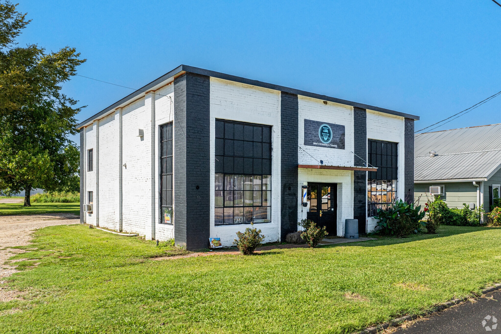 923 W Dallas Ave portfolio of 4 properties for sale on LoopNet.com Primary Photo- Image 1 of 2