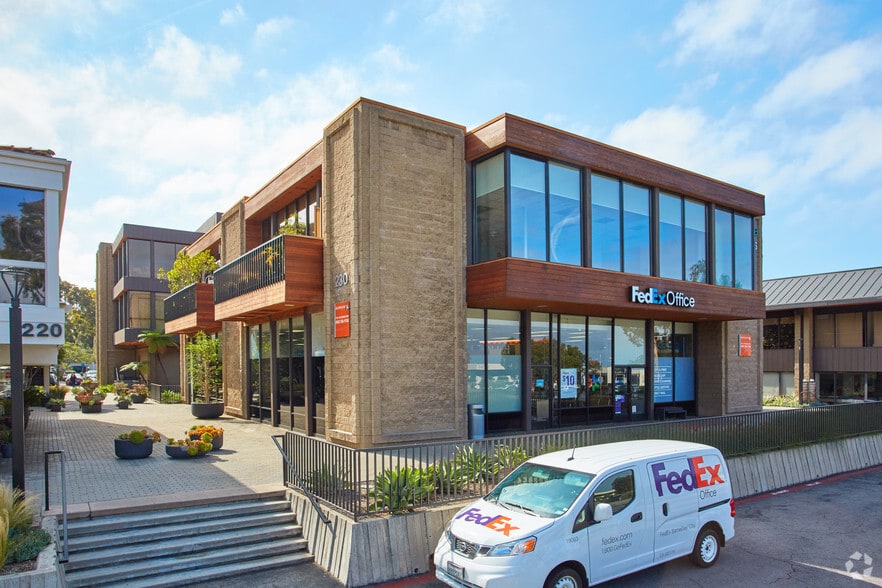 230 Newport Center Dr, Newport Beach, CA for lease - Building Photo - Image 3 of 6