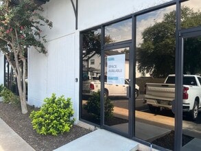 5555 N Lamar Blvd, Austin, TX for lease Interior Photo- Image 1 of 8