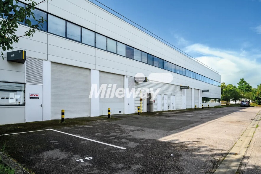 21 Rue Du Petit Albi, Osny for lease - Building Photo - Image 3 of 11