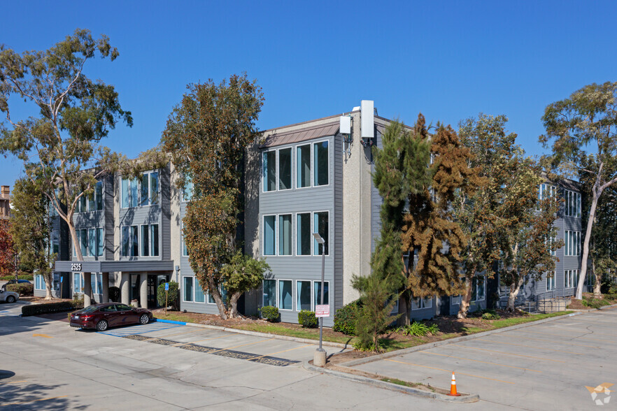 2525 Cherry Ave, Signal Hill, CA for sale - Primary Photo - Image 1 of 11