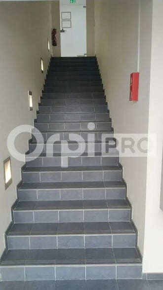 Office in Reims for lease - Building Photo - Image 2 of 2