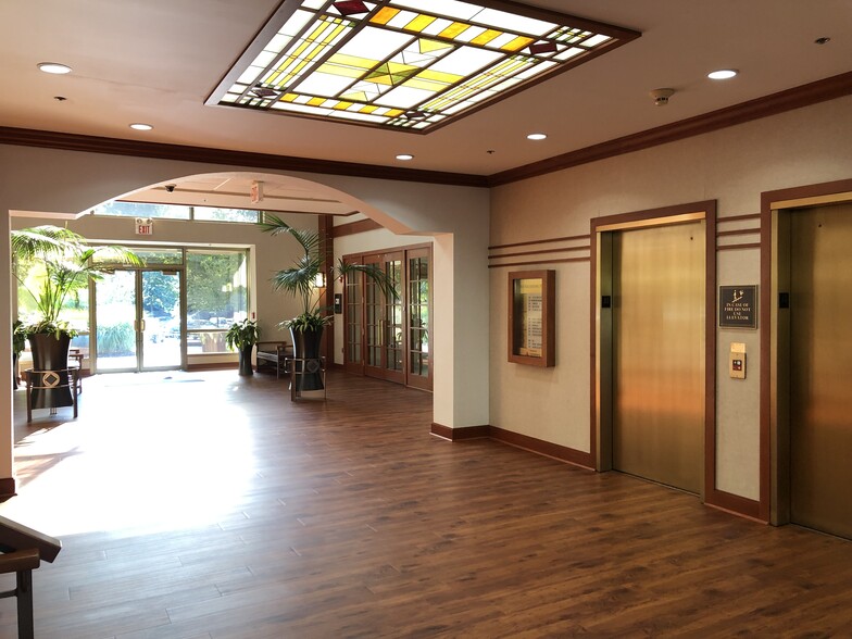 9435 Waterstone Blvd, Cincinnati, OH for lease - Lobby - Image 2 of 6