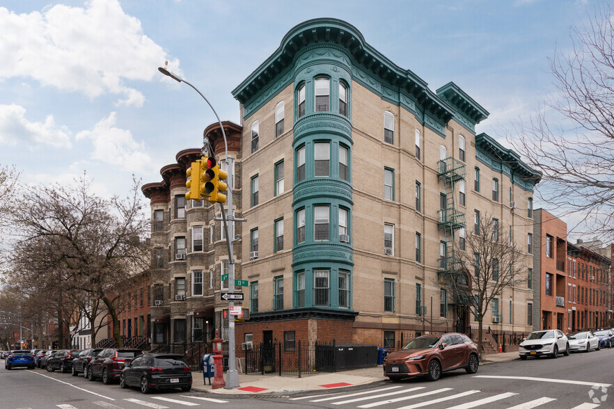 331 13th St, Brooklyn, NY for lease - Building Photo - Image 2 of 5