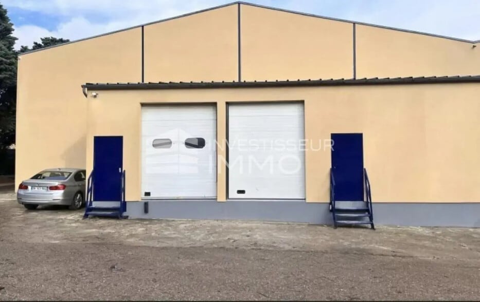 Flex in Eaubonne for lease - Building Photo - Image 1 of 3