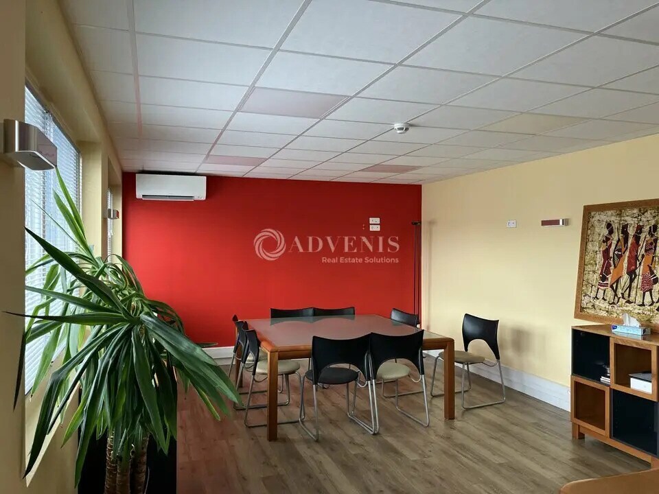 Office in Bourges for lease Interior Photo- Image 1 of 4