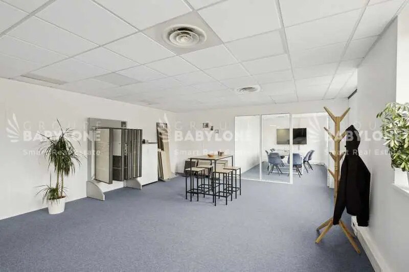 Office in Paris for lease Interior Photo- Image 1 of 8