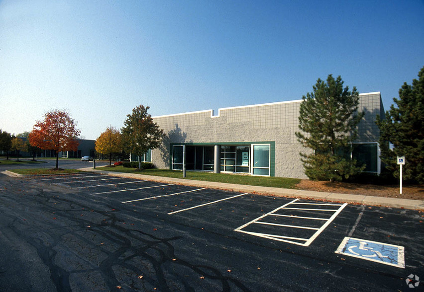 5273-5307 Lakeview Parkway South Dr, Indianapolis, IN for lease - Building Photo - Image 2 of 3