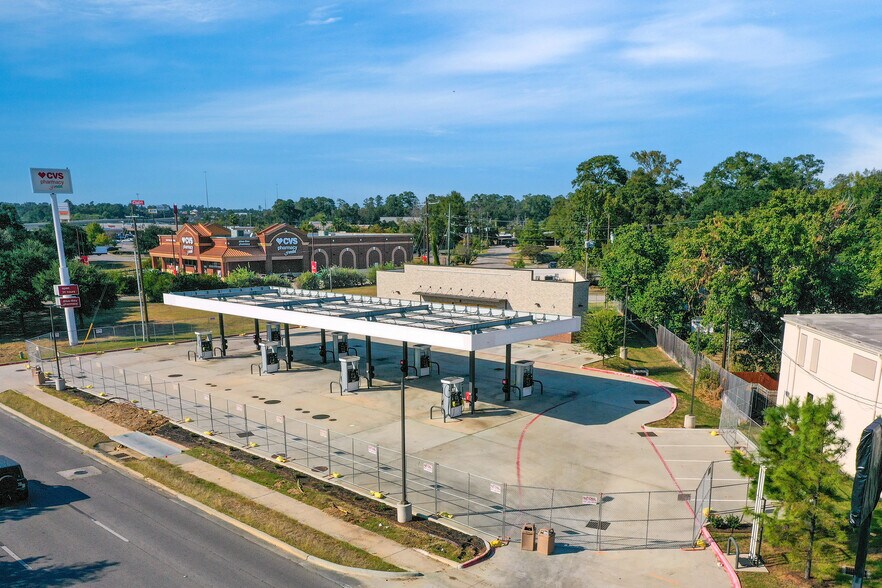 904 W Davis St, Conroe, TX for sale - Building Photo - Image 1 of 1