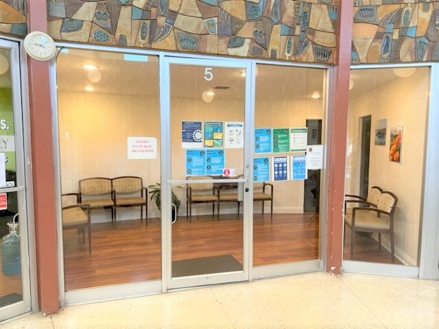 18437 Saticoy St, Reseda, CA for lease Interior Photo- Image 1 of 6