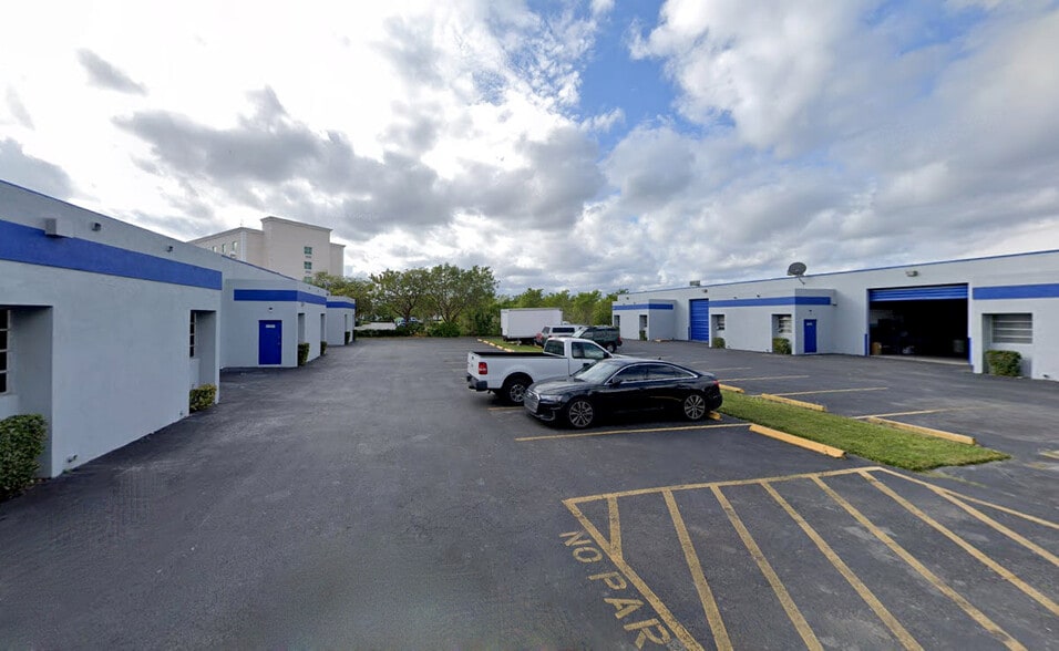 13552-13558 SW 129th St, Miami, FL for lease - Building Photo - Image 2 of 14