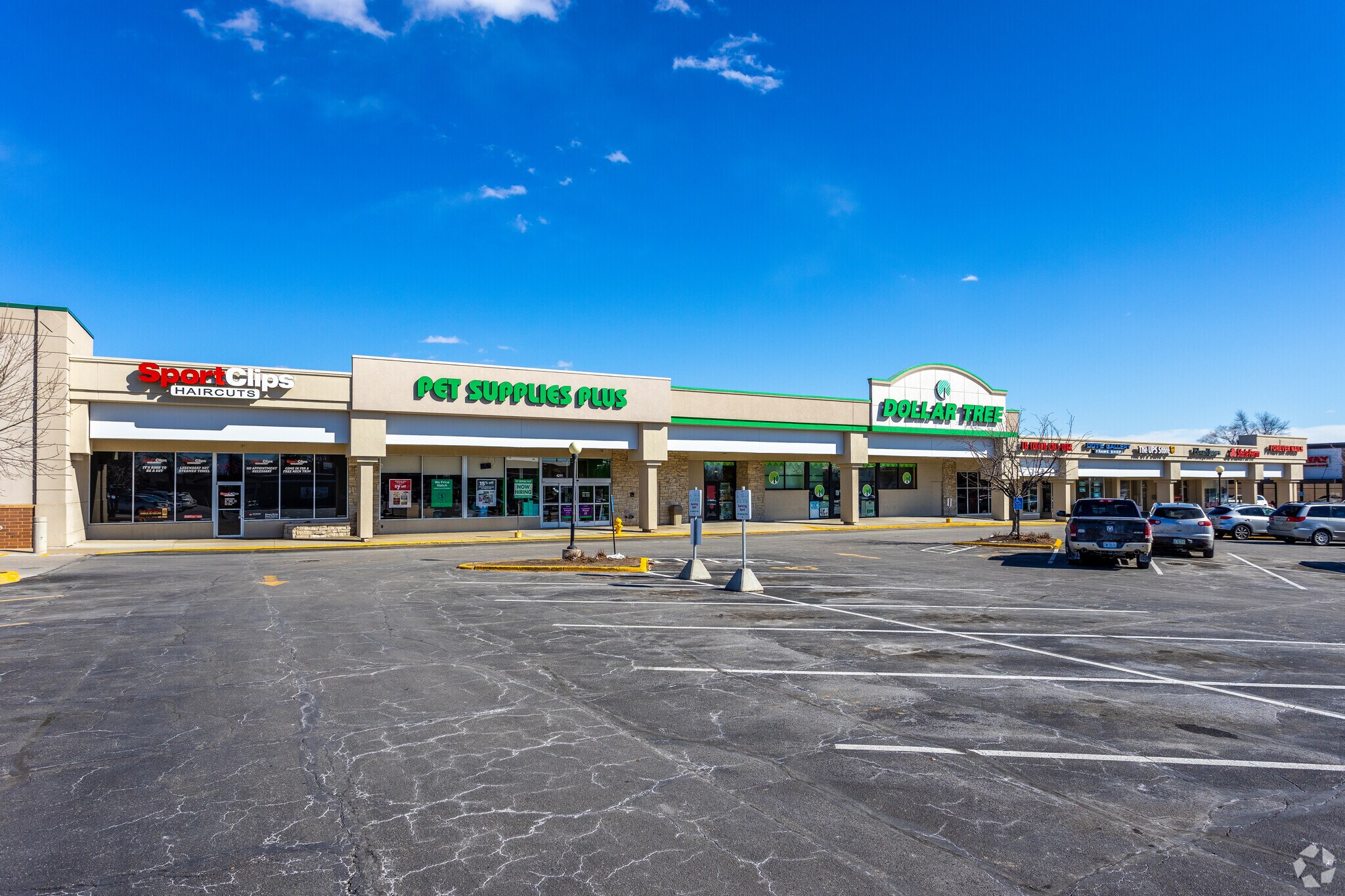 4301 Fleur Dr, Des Moines, IA for sale Primary Photo- Image 1 of 1