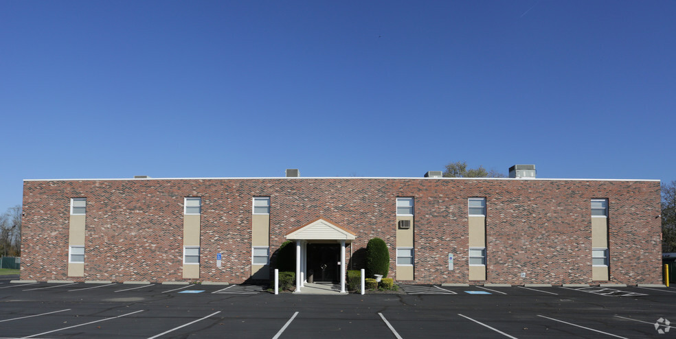 1380 S Pennsylvania Ave, Morrisville, PA for lease - Building Photo - Image 2 of 5