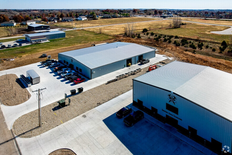 1700 Commerce Dr, Tonganoxie, KS for sale - Building Photo - Image 3 of 15