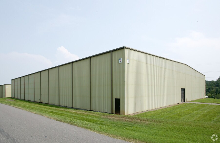6280 Clementine Dr, Clemmons, NC for lease - Building Photo - Image 3 of 29