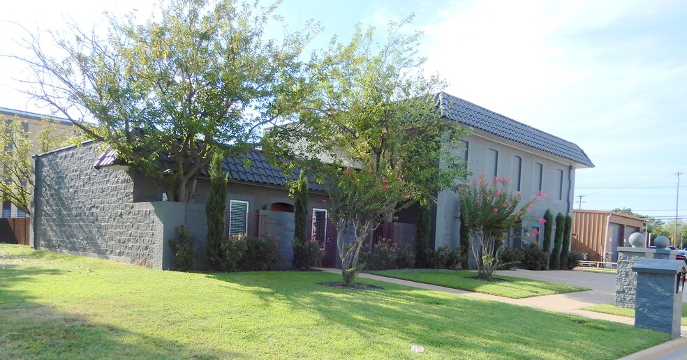 906 Stanley Dr, Euless, TX for sale - Building Photo - Image 1 of 1