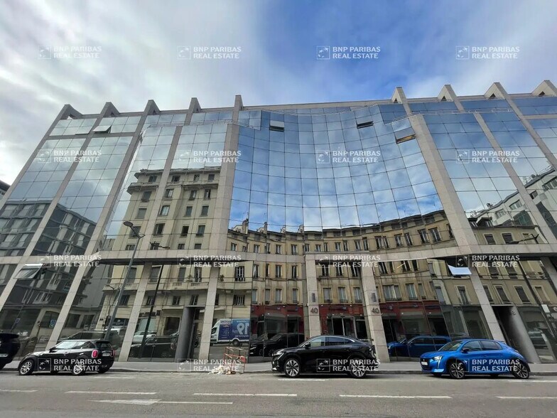 Office in Lyon for lease - Building Photo - Image 2 of 10