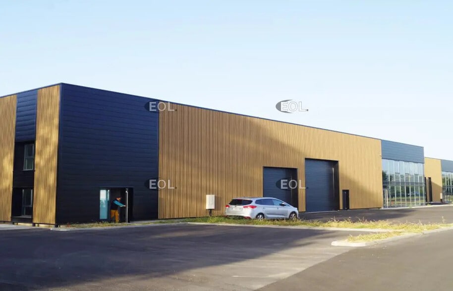 Flex in Ambérieux for lease - Building Photo - Image 3 of 6