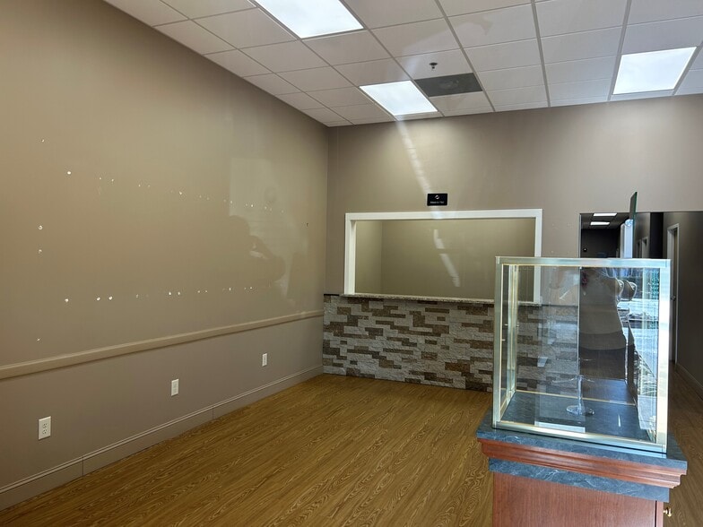 437 S Illinois Ave, Oak Ridge, TN for lease - Interior Photo - Image 2 of 14