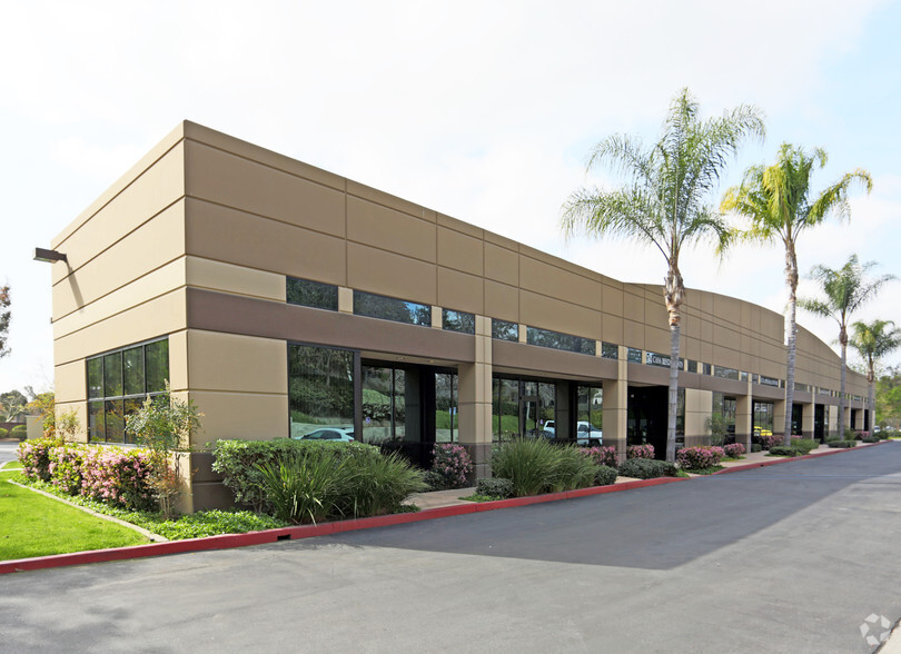 19 Spectrum Pointe Dr, Lake Forest, CA for lease - Building Photo - Image 2 of 4