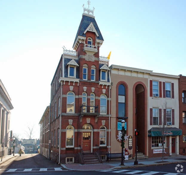 Doylestown Main Street Portfolio portfolio of 3 properties for sale on LoopNet.com - Building Photo - Image 2 of 7