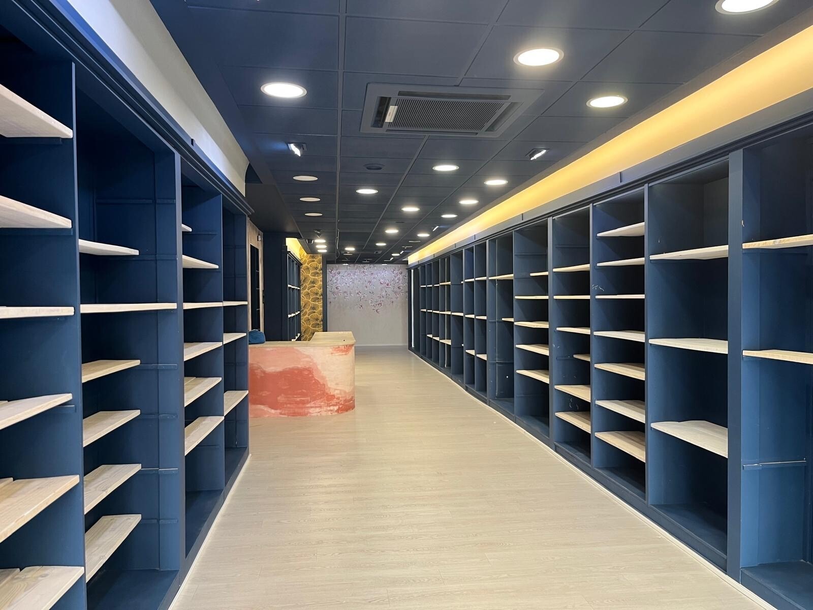 Calle de Stuart, 110, Aranjuez, Madrid for lease Interior Photo- Image 1 of 2